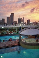 /album/galeria-de-fotos-explorer-of-the-seas/pool-deck-3-jpg/